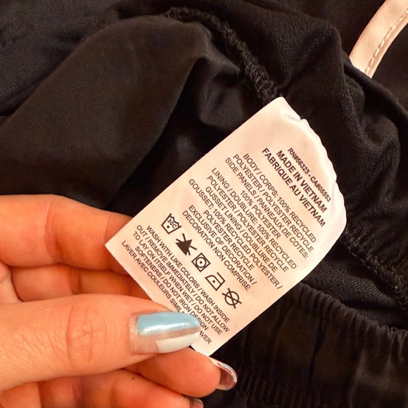 Nike Dri-fit Women's Black and White Athletic Shorts - Picture 5 of 5